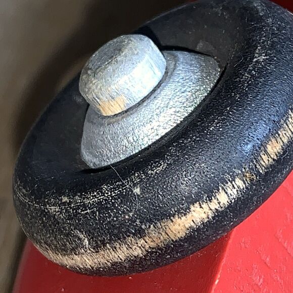 Vintage Wood Sports Car Two (2) Stylish 60’s Dressed ala Bond And Moneypenny - Picture 14 of 15